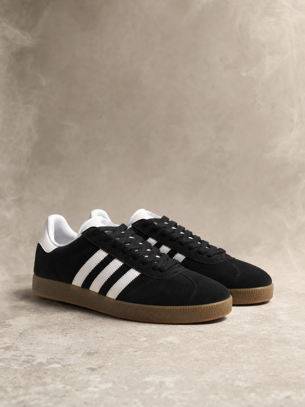 Tênis suede preto/branco (silhueta Gazelle)